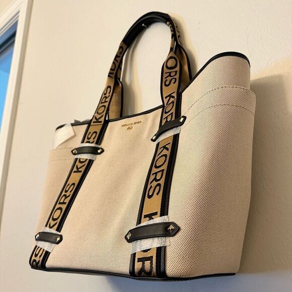 NWT Michael Kors Maeve Canvas Magnetic Snap Tote Shoulder Bag Cream Large - Picture 4 of 6
